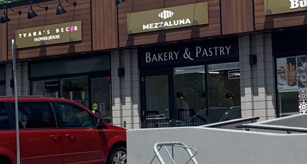 Mezzaluna Bakery & Pastry