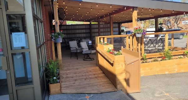 Strand Shawarma & Cafe: Poutine, Fish & Chips, Pizza and Desserts.